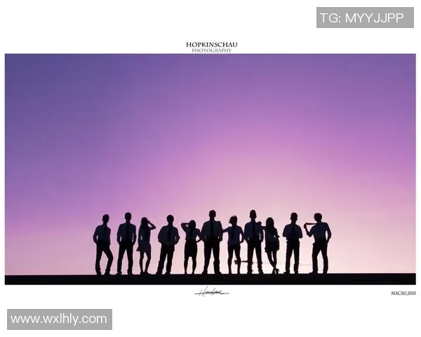 足球明星帅哥童颜照大揭秘他们的青春岁月与风采重现 足球明星帅哥童颜照大揭秘他们的青春岁月与风采重现