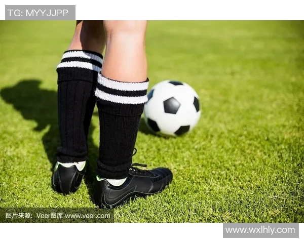 足球明星的脚大小揭秘对比赛表现的影响与背后故事 足球明星的脚大小揭秘对比赛表现的影响与背后故事