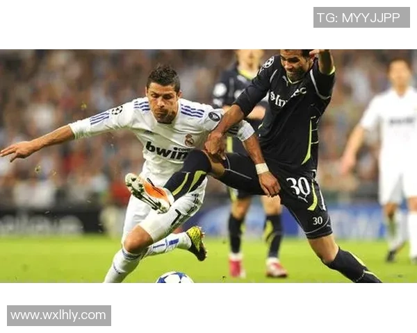 足球明星们穿着的战靴时尚风采大揭秘,尽显运动魅力与个性风格 足球明星们穿着的战靴时尚风采大揭秘,尽显运动魅力与个性风格